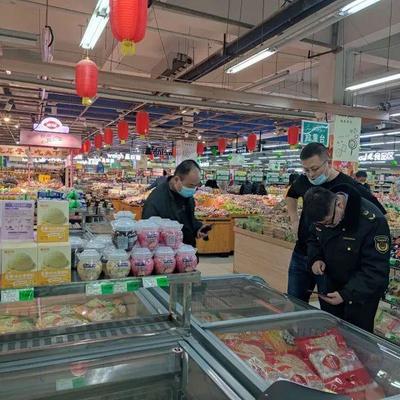 沙雅縣開展節(jié)日市場(chǎng)專項(xiàng)檢查 保障預(yù)包裝與散裝食品安全