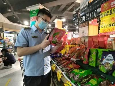 濟南市場監(jiān)管部門開展粽子市場專項檢查，現(xiàn)場責令問題經(jīng)營者整改